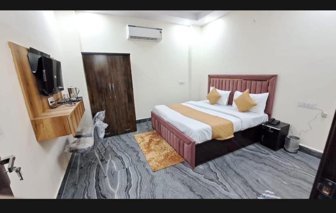 Hotel Deluxe New Delhi